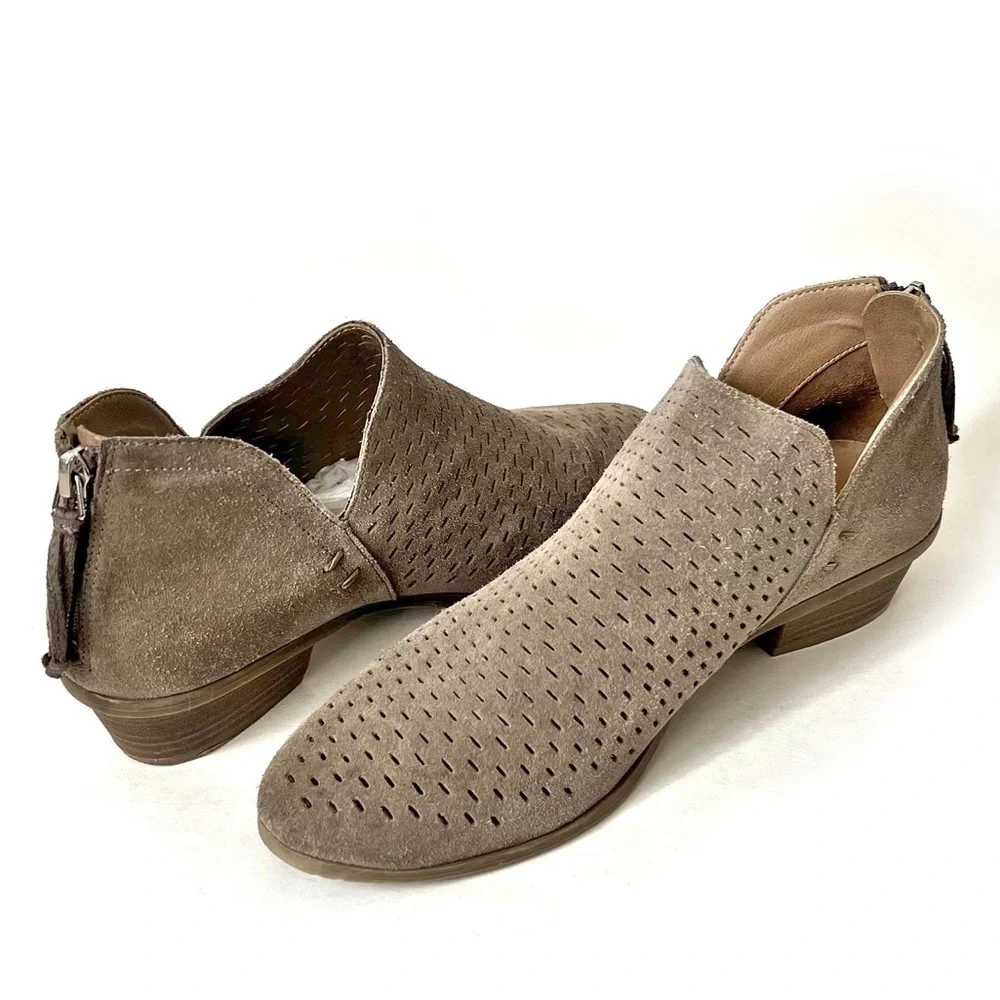 REACTION KENNETH COLE REACTION SIDE WAY PERFORATED SUEDE ANKKE BOOTS TAU…
